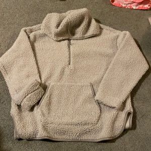 Quarter zip hoodie, taupe color super comfy runs a bit large. Comfy Sherpa!